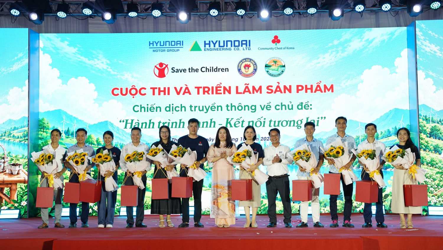 Trường Đại học Hồng Đức tổ chức Cuộc thi và triển lãm sản phẩm “Hành trình xanh – Kết nối tương lai”